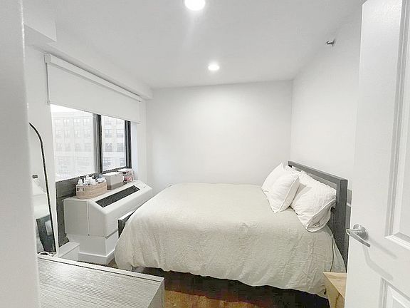 4th image of 203 E 121st St APT 504