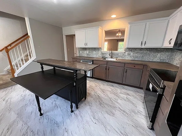 305 S Oak St — Photo 15