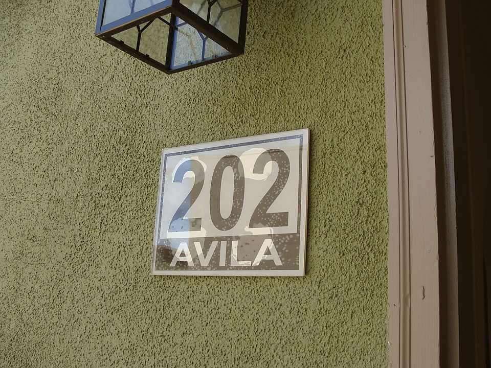 1st image of 1495 Lorilyn Ave Unit 4