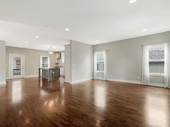 3rd image of 938A Spain Ave