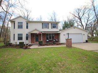 13736 Burr Oak Rd, Bloomington, IL 61705