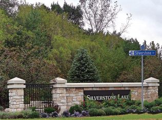 1015 Silverstone Dr #1015, Carpentersville, IL 60110
