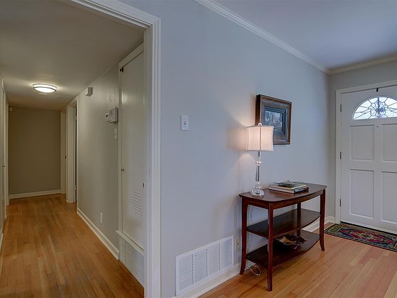 3rd image of 503 Calumet Pl