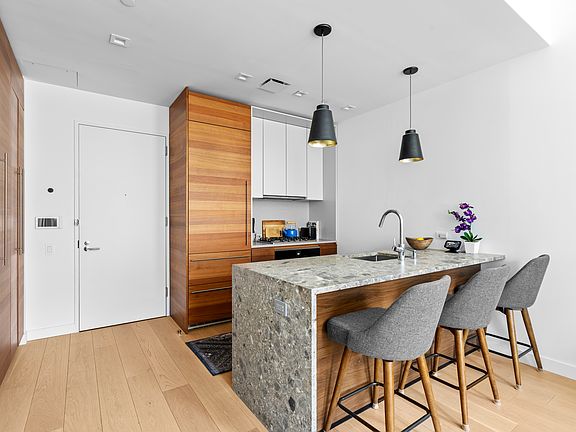 4th image of 21-21 31st St #3L