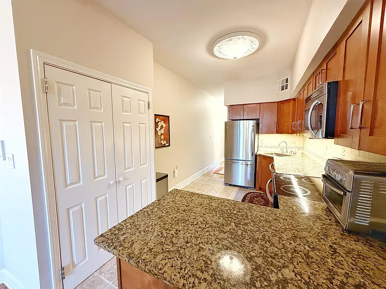 931 Park Ave #3L — Photo 6