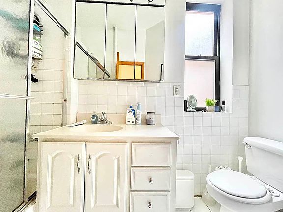 4th image of 413 E 90th St #5R
