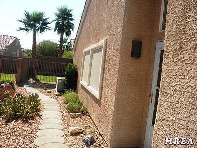 Extra wide side yard