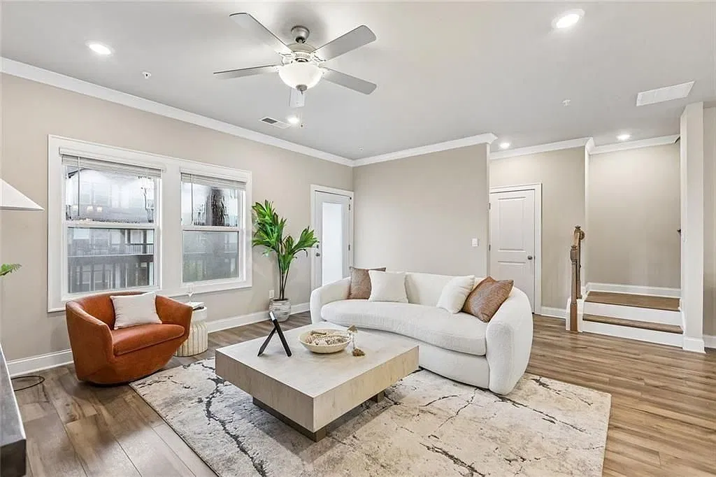 4 bed, 4.0 bath, 2535 sqft, $2,900 — Photo 2