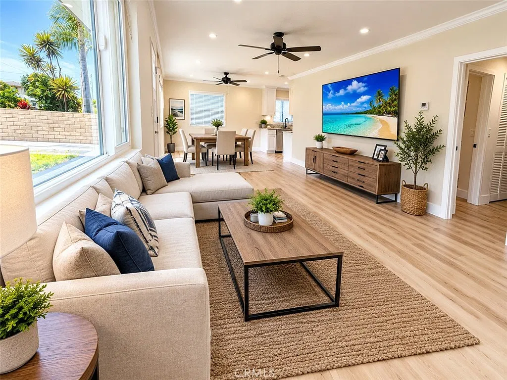 2 bed, 1.0 bath, 920 sqft, $4,500 — Photo 3