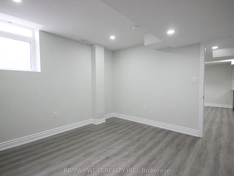 152 The Queensway #BASEMENT — Photo 14