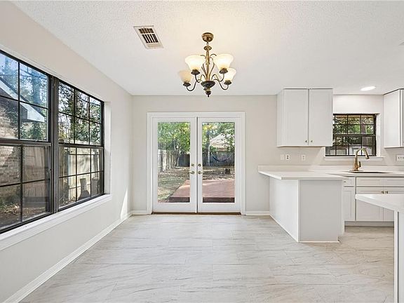 4th image of 307 Goldenwood St