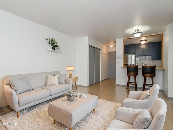 3rd image of 2222 E Belleview PLACE #106