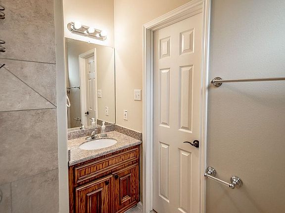 3rd image of 408 Eichwurzel Ln #E