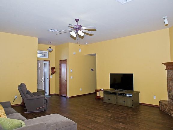 5th image of 1709 Tara Dr