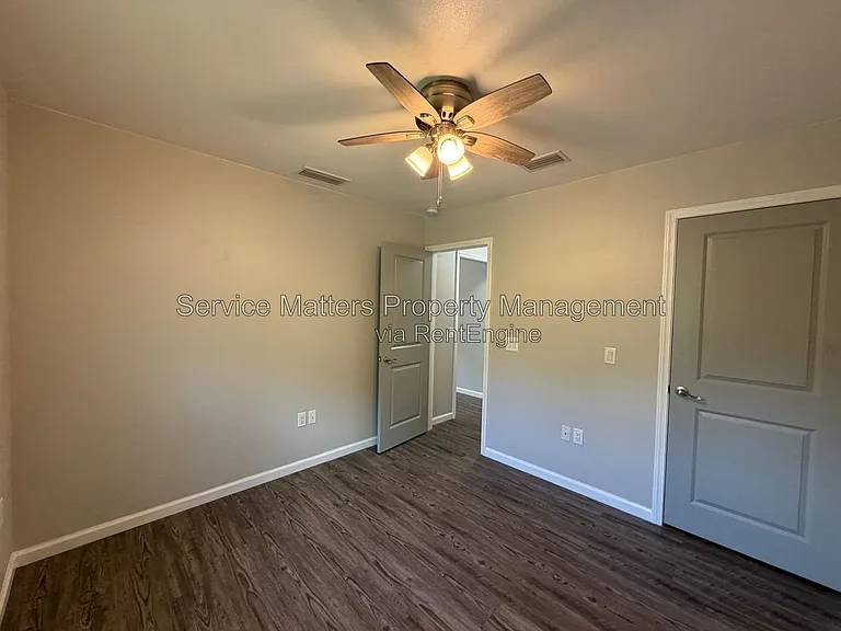 5553 Riviera Dr — Photo 23