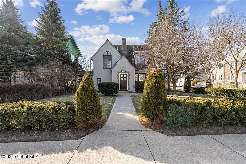 4th image of 372 New Scotland Avenue