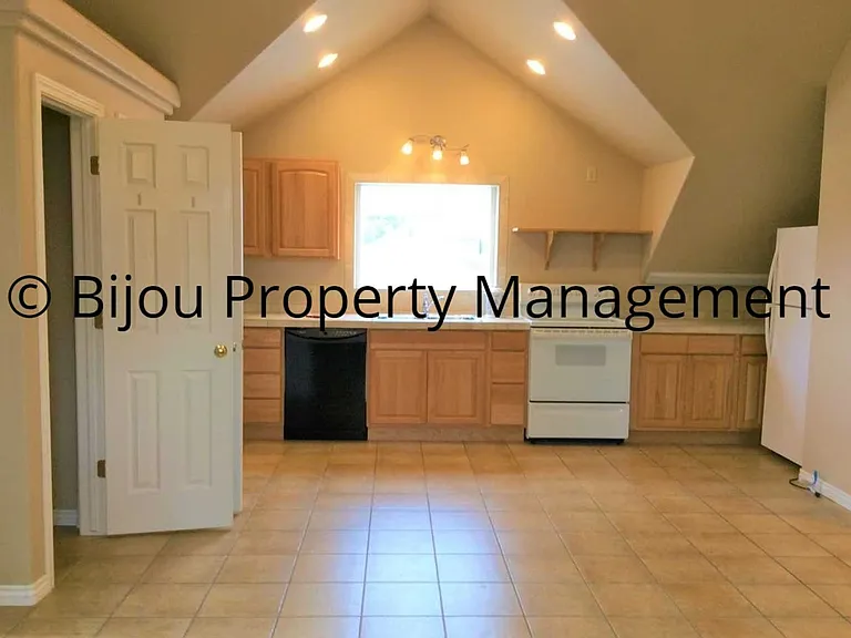 528 E Bijou St #B — Photo 4