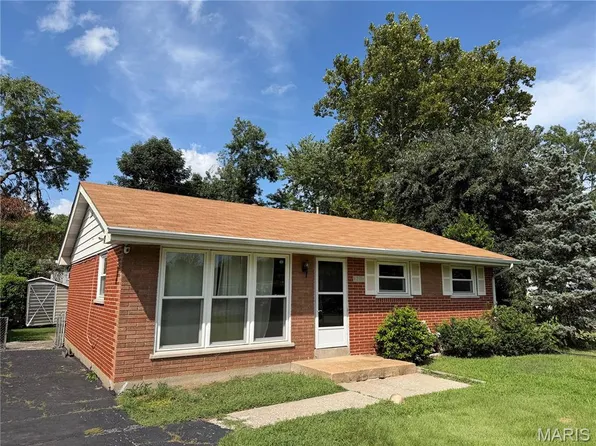 1201 Senate Dr, Saint Louis, MO 63138