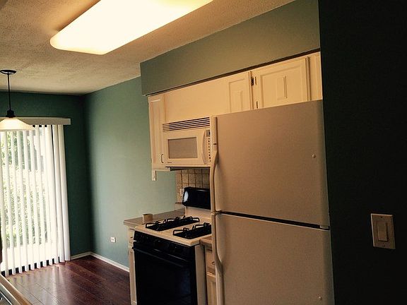 5th image of 471 Harrison Ct #471