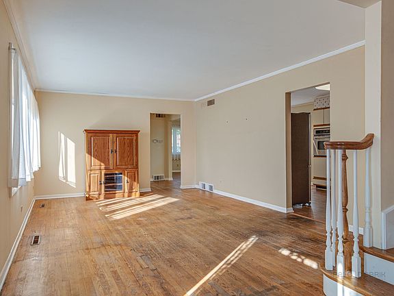 4th image of 303 N Lincoln Ave