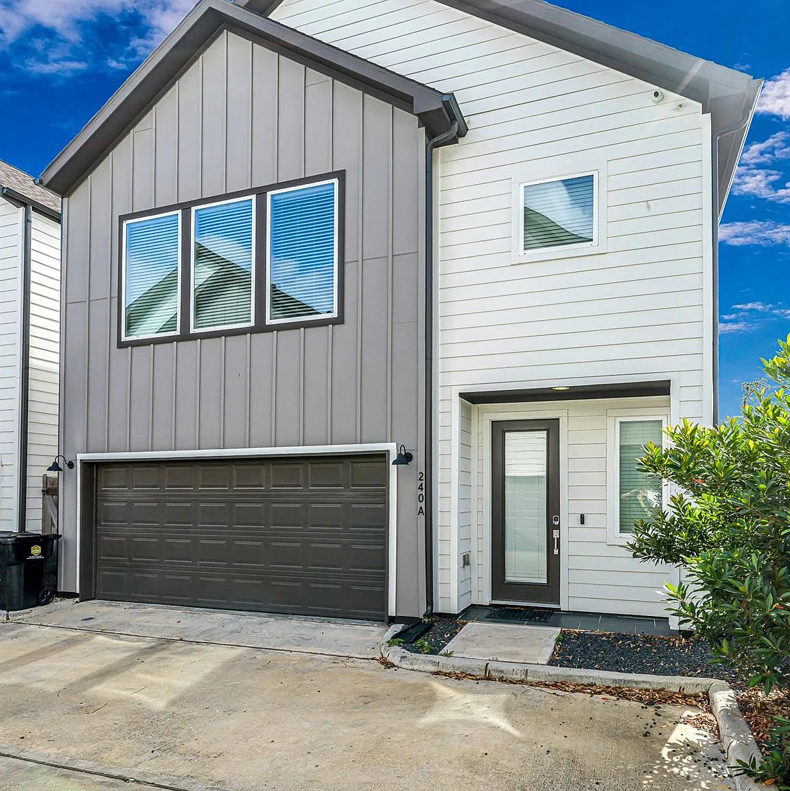 240 Julia St — Photo 3
