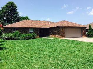 1004 S Dogwood St, Siloam Springs, AR 72761
