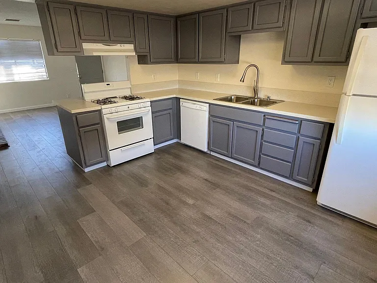 405 S Sunset St #C — Photo 6