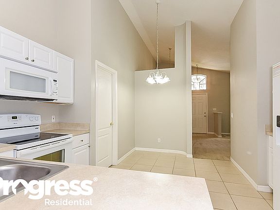 4th image of 215 Chardonnay Pl