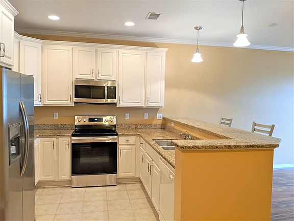 3rd image of 3872 S Lake Dr Unit 102