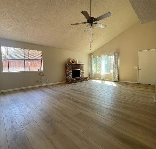 4076 W San Bruno Ave — Photo 4