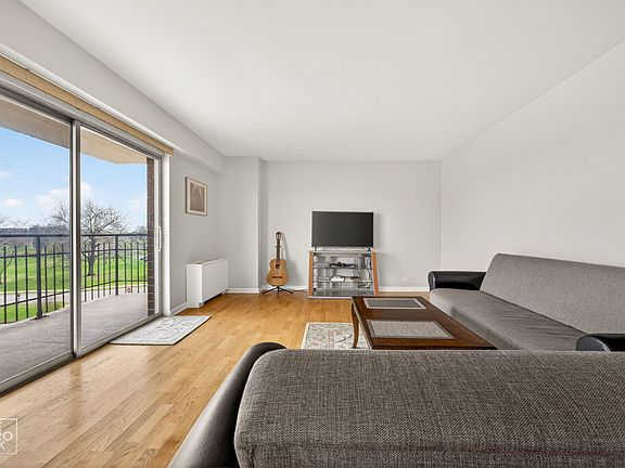 3rd image of 7141 N Kedzie Ave APT 403