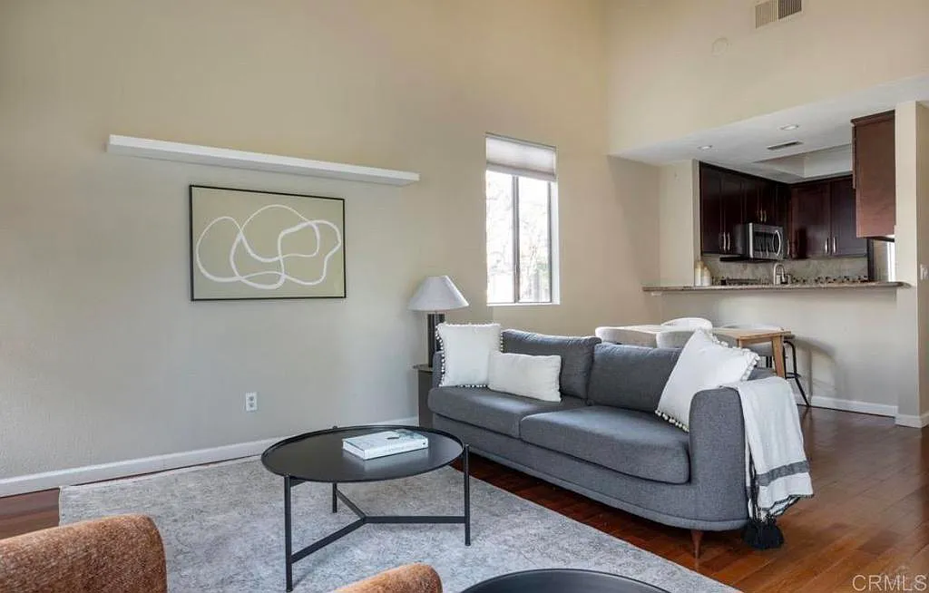 2 bed, 977 sqft, $3,150 — Photo 2