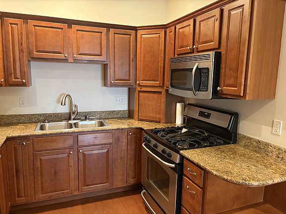3rd image of 502 Silverleaf Dr