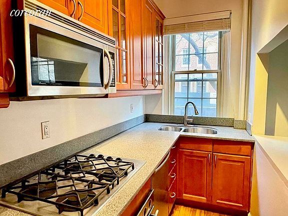 4th image of 139 W 82nd St APT 2D