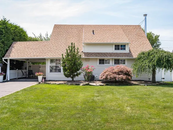 112 Twin Lane N, Wantagh, NY 11793