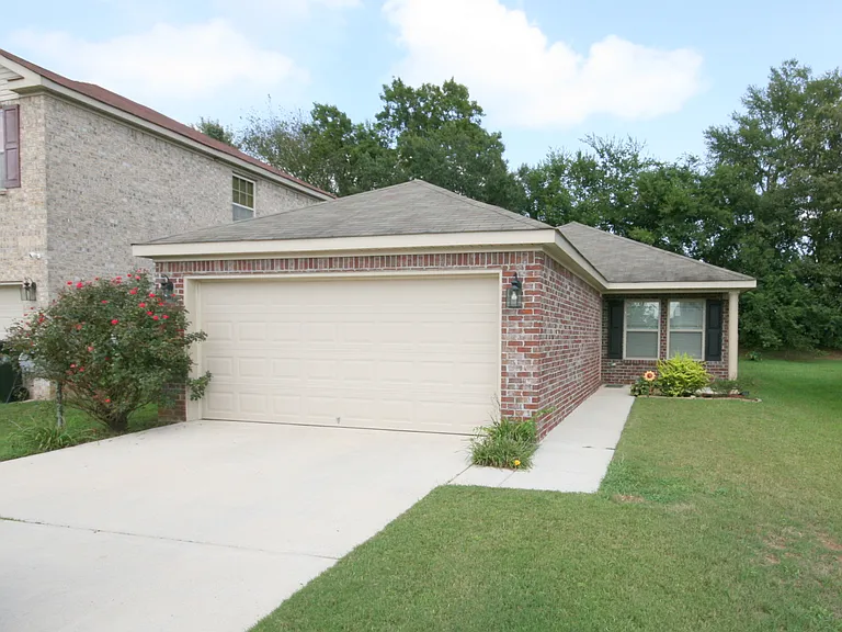 225 Bermuda Lakes Dr — Photo 14