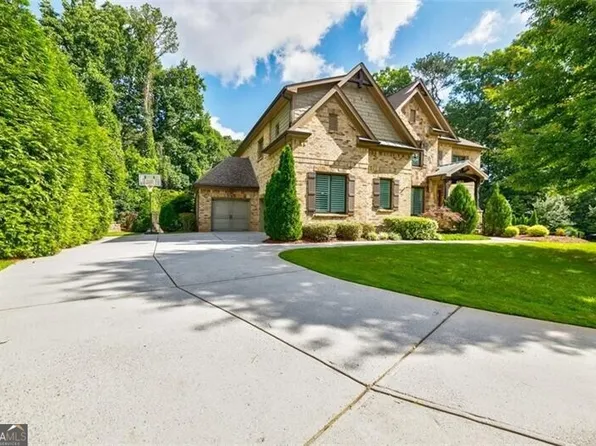 1822 Berkeley Oaks Ln NE, Atlanta, GA 30329