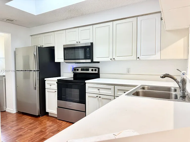 3022 Alcazar Pl #101 — Photo 6