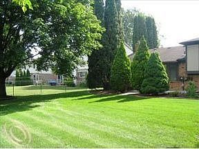 2nd image of 5410 Lake Shore Dr