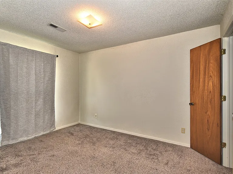 324 W Quantico St — Photo 14