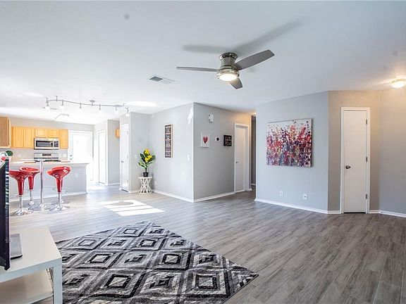3rd image of 125 Blue Flax Ln