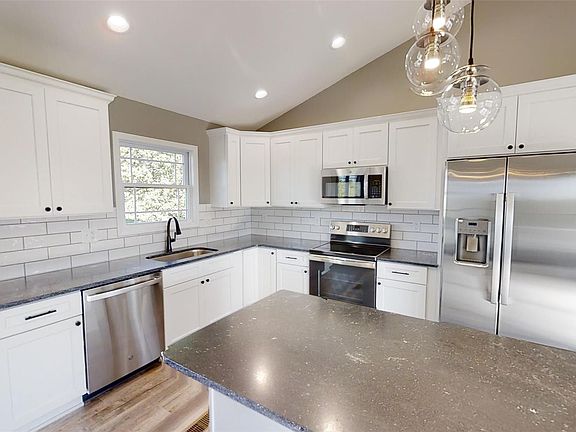 2nd image of 5078 Ike Cir