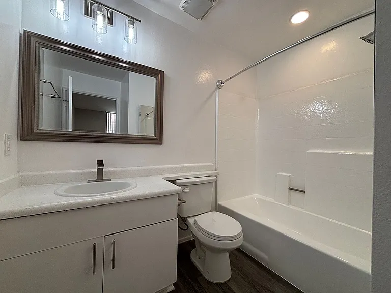 314 South Manhattan Place — Photo 11