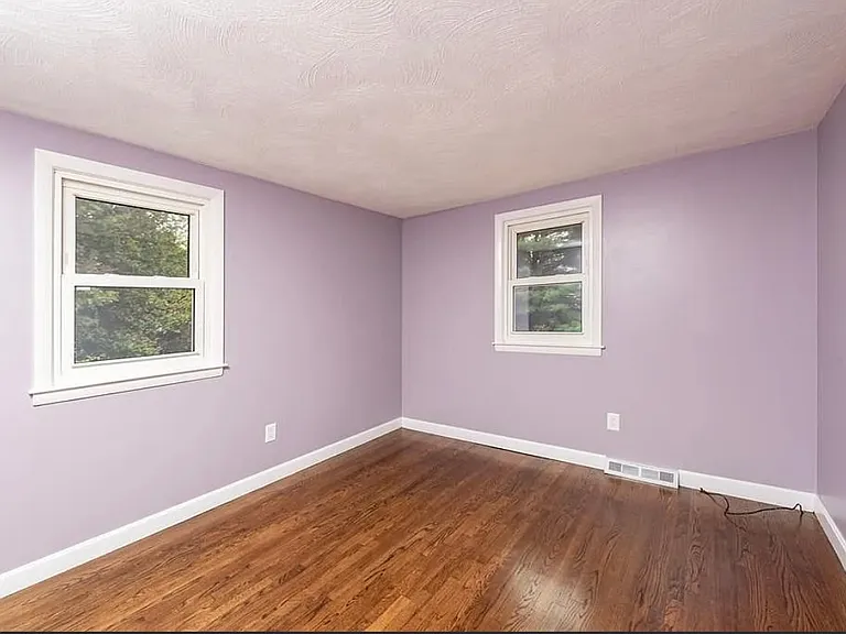 671 Crescent St — Photo 8