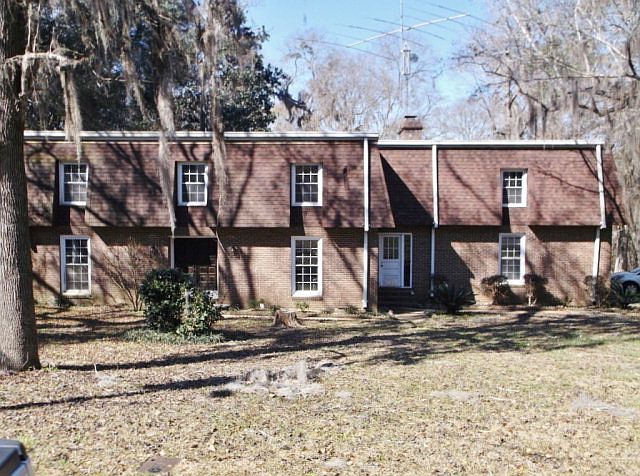 1st image of 2320 Riverhill Dr