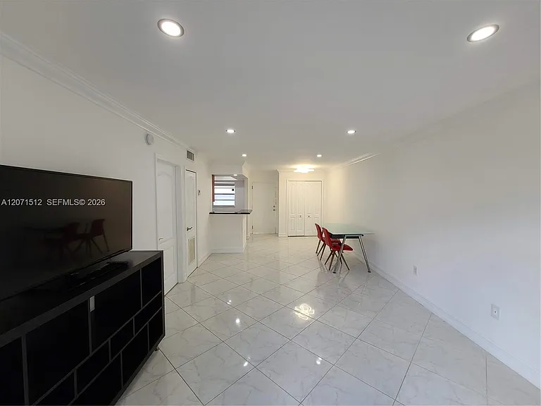 750 Michigan Ave #203 — Photo 18