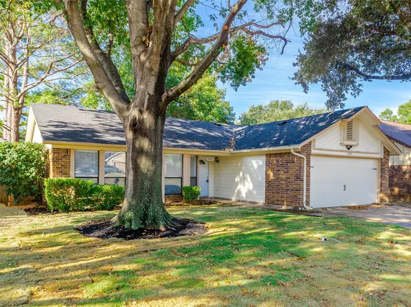 2822 Glen Hollow Cir, Arlington, TX 76016