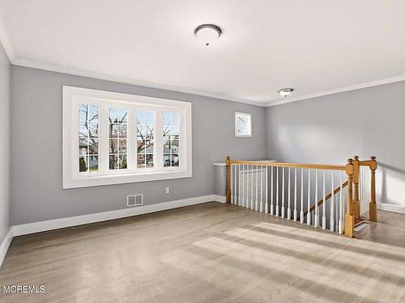 5th image of 1184 Dell Street