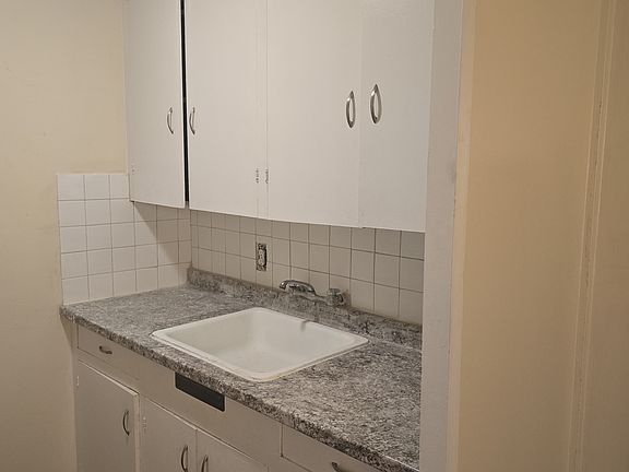 2nd image of 1467 E Main St #1471