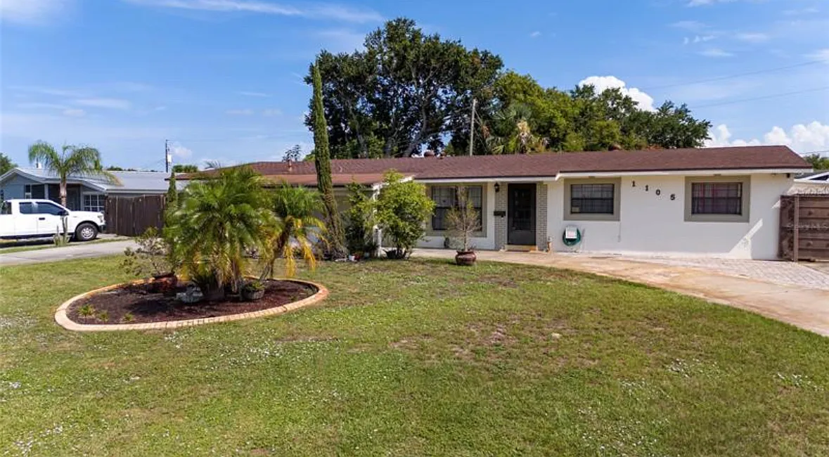 3 bed, 1924 sqft, $2,300 — Photo 1